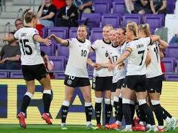 手掐对方教练脖子，梅西遭美职联处罚