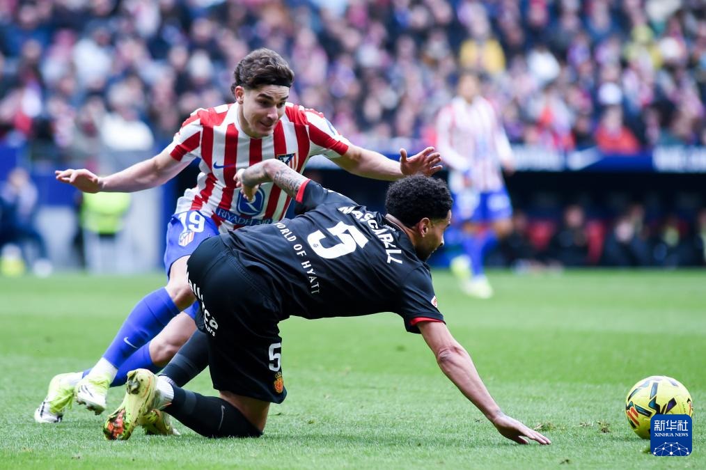 一场120-119让湖人逃过一劫！重回西部第四，詹姆斯绝杀救赎